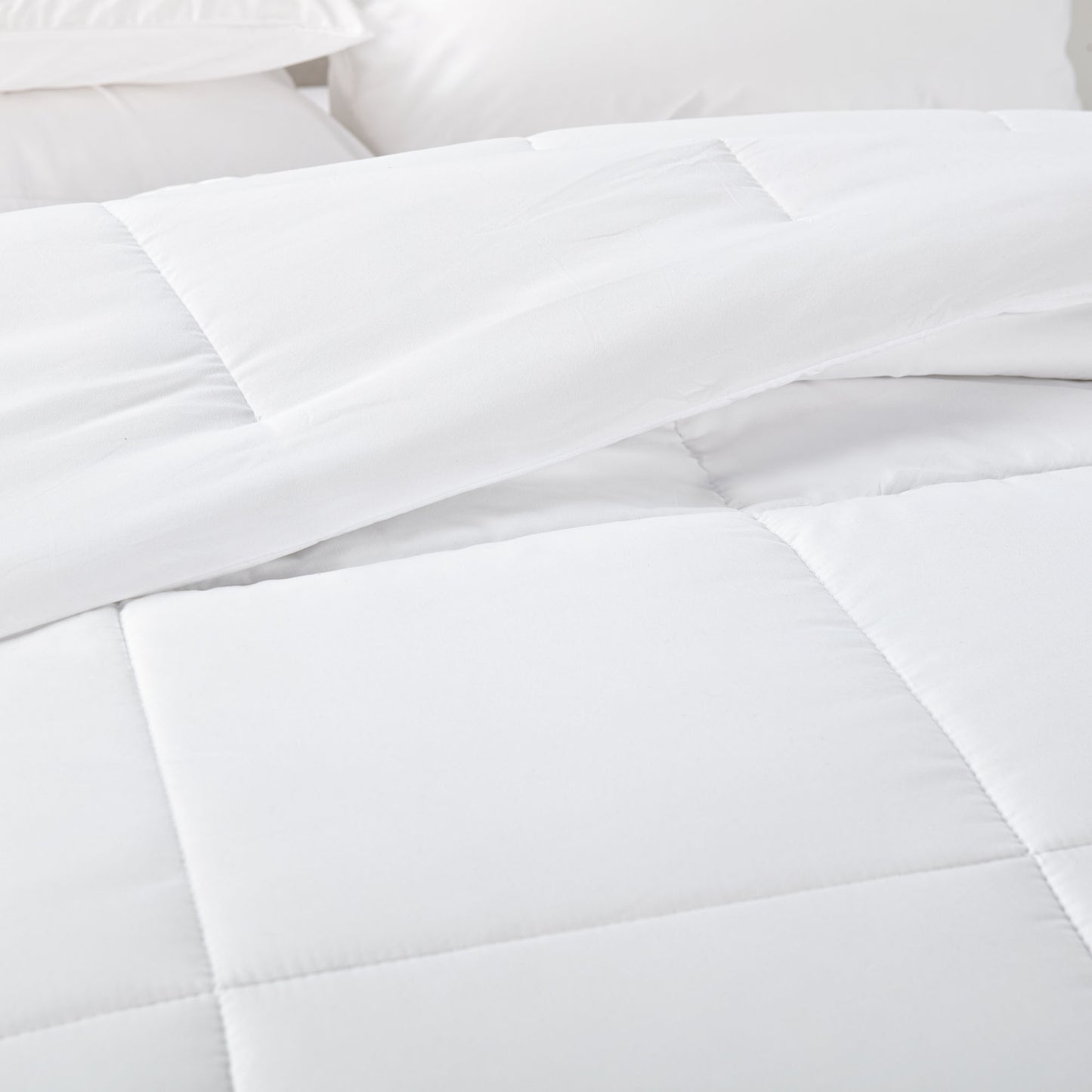 Nestl Bedding Down Alternative Comforter - Quilted Comforter - Queen Size Comforter - Hypoallergenic - All Season Quilted Duvet Insert, White
