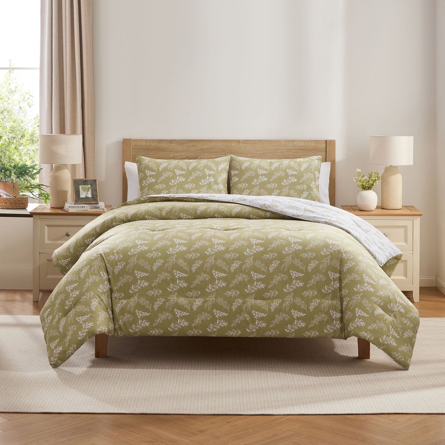 Virtu Reversible Botanical Comforter Set
